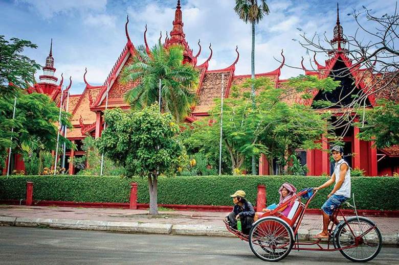 /Assets/Desktop/CruiseGallery/Thumb/richesofthemekong_PhnomPenhNH_CAM1832_Rickshaw_NatlMuseum_UG_48752_gallery.jpg