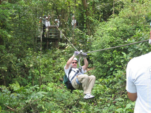 http://www.arenalvolcanotours.com/images/tours/skytrek_skytram/sky_trek2.jpg