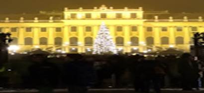 Distant view of Schnbrunn Xmas market